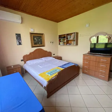 Rum i privatbostad Mance Berat